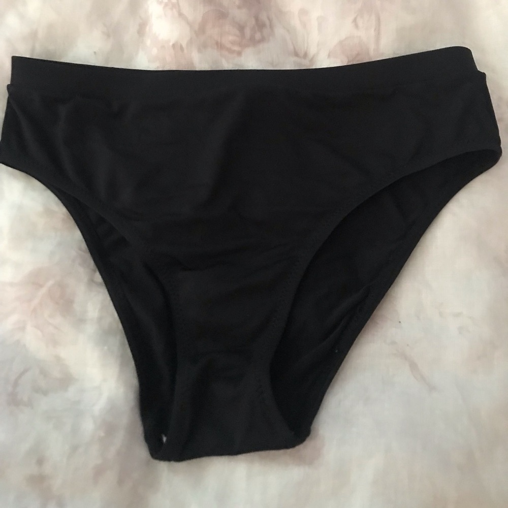 2 black bikini bottoms and tops